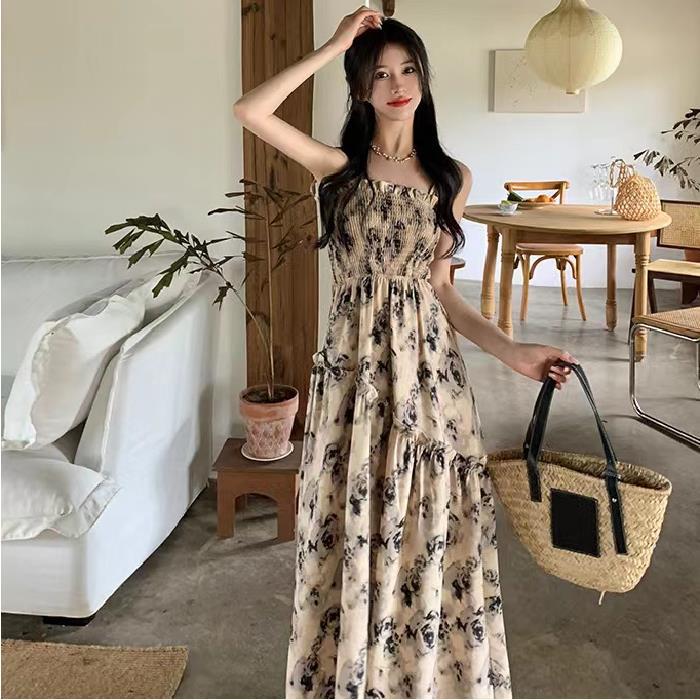 Beautiful and stunning suspender dress summer 2026 new holiday style super fairy Mori floral high waist thin dress