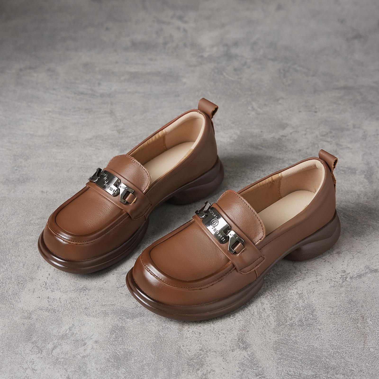 

Весна новая толстый каблук повседневная кожа металлическая пряжка туфли женские резиновая подошва один педаль универсальные маленькие кожаные туфли 40 коричневый