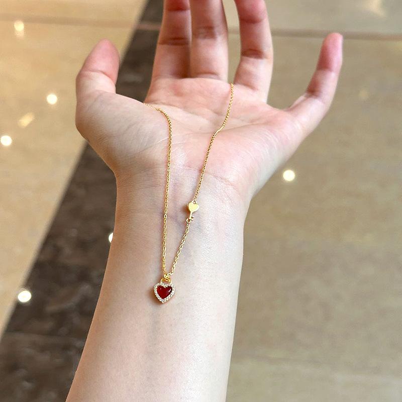 Classic Charm Simple Heart shaped Ruby Necklace for women Light Luxury Fashion lock Pendant Party Wedding Jewelry gifts