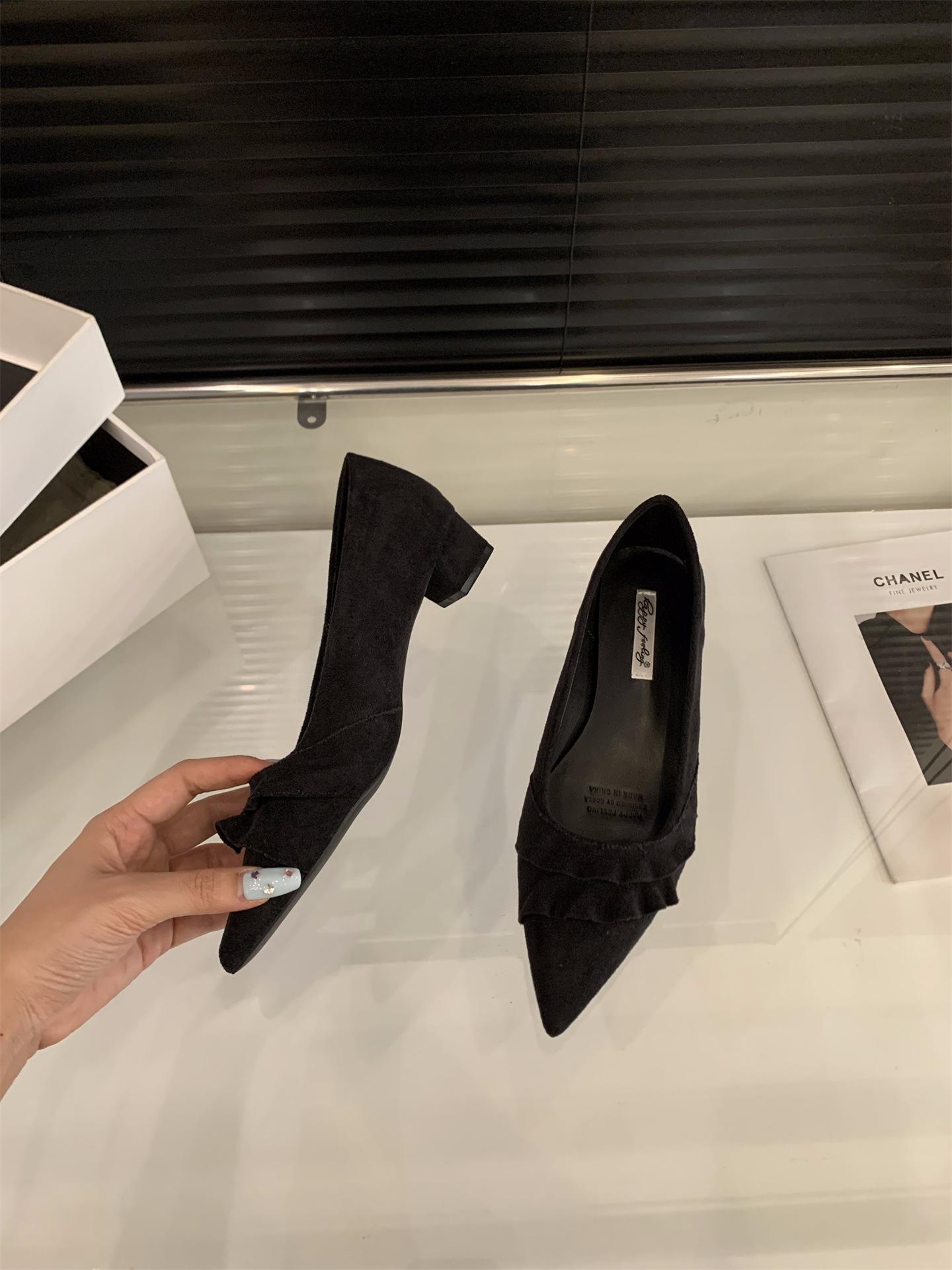 

French thick heel suede pointed single shoes women s shoes 2025 new spring and autumn ruffle edge middle heel black commuter shoes 35