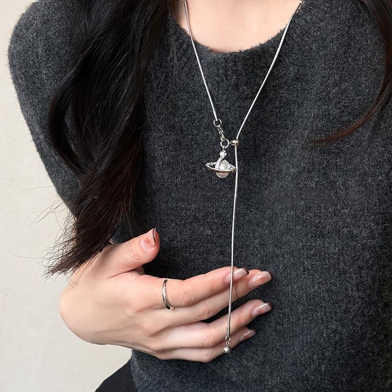 Nieuwe Parel Saturnus Hanger Ketting Premium Trekkoord Verstelbaar Herfst en Winter Accessoires Premium Trui Ketting
