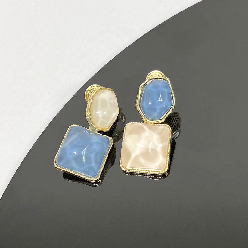 Pearl Mosquito Coil Disc Ear Clips: No-Pierce, Elegant French-Style Earrings for Women