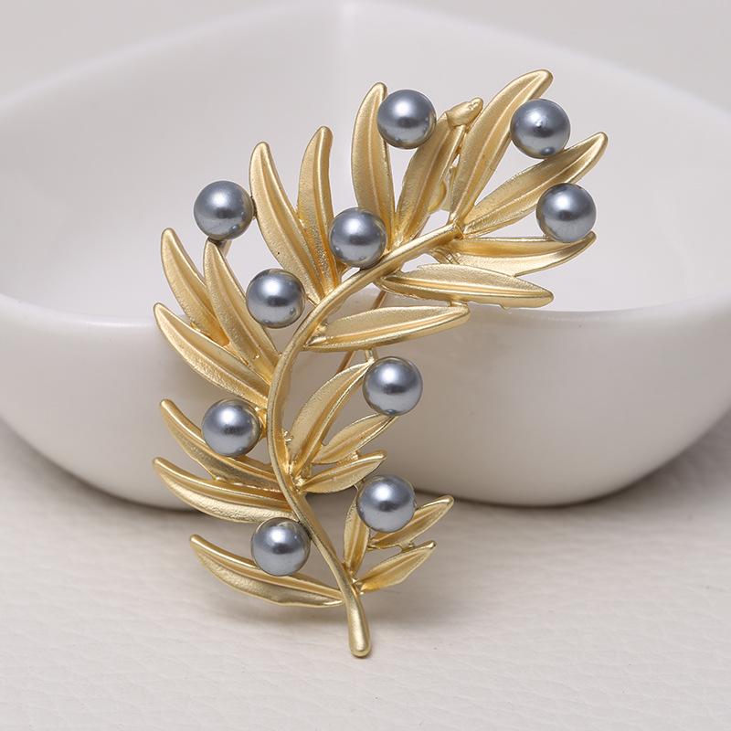 

SKEDS Creative Simple Matte Pearl Leaves Brooches Pins For Women Vintage Trendy Metal Brooch Pin Wedding Party Exquisite Badges золотой