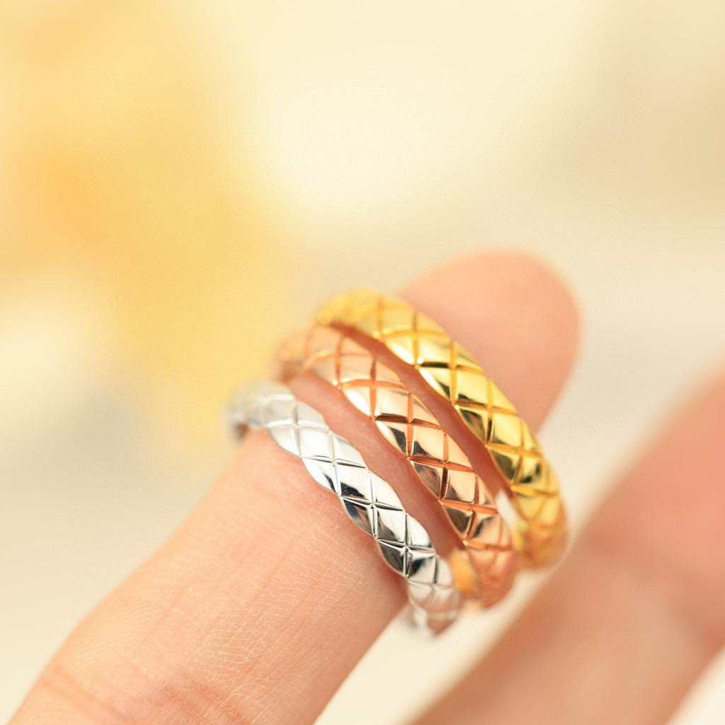 Klassisk ring med diamantmönster i guldmaterial för dagligt bruk, utsökt hantverk för män och kvinnor, Gåvor för män och kvinnor, födelsedagspresent