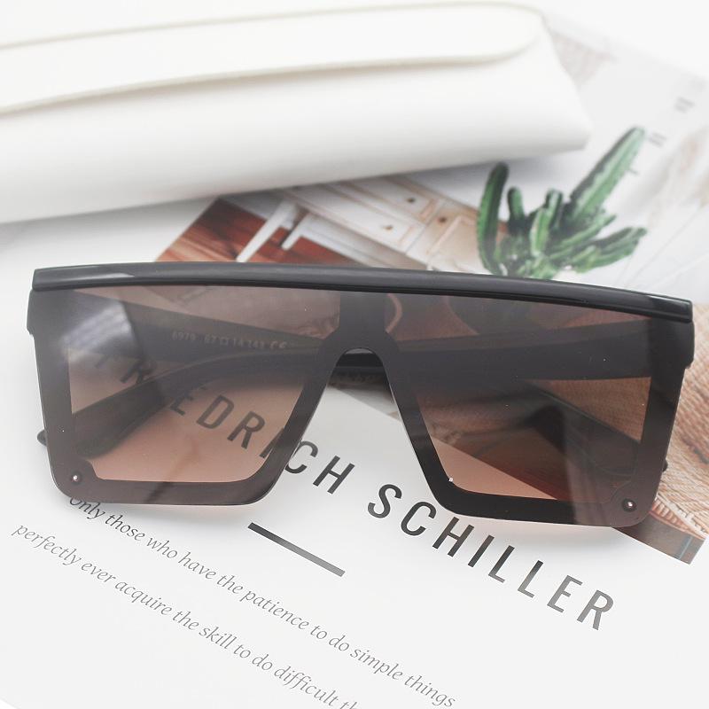 

Trendy Men s Rivet Square Sunglasses with Integrated Lens