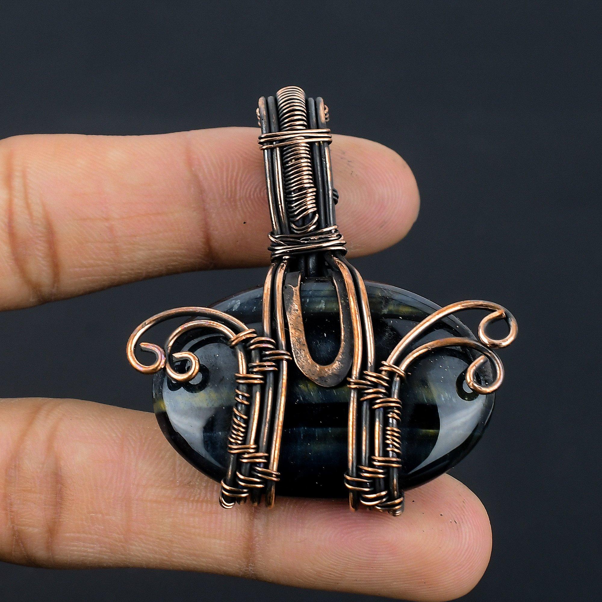 

Подвеска из голубого тигрового глаза, подвеска, обернутая медной проволокой 999 пробы. Подарок для женщин, подвеска ручной работы, ювелирные изделия из драгоценных камней 2.55 Inches