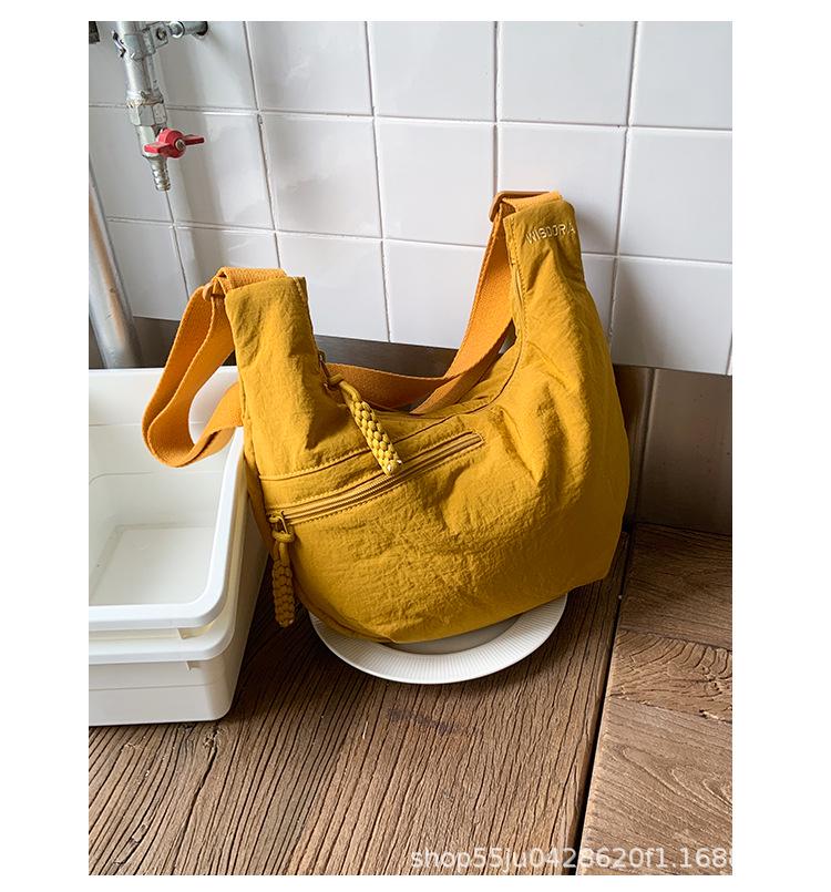 Women's Autumn 2025 Large Capacity Dumpling Handbag: Versatile Crossbody, Shoulder Bag & Backpack for Casual, Student, or Commute Use.