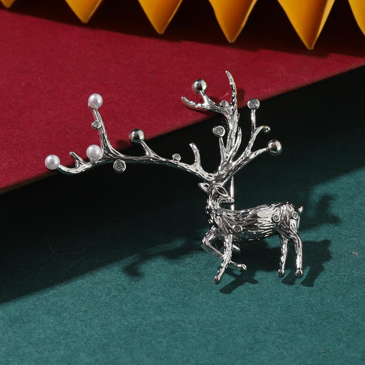 

New Year s niche brooch New Elk Christmas niche autumn and winter anti-light coat corsage accessories fashion clothing