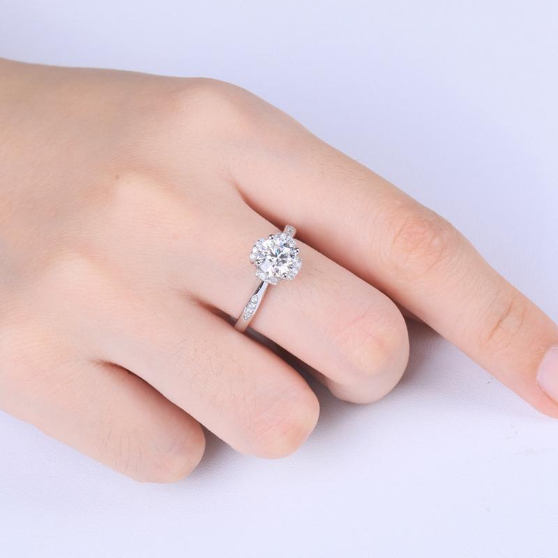 Luxury 925 Sterling Silver Ring Classic Brilliant Cut Diamond Test Passed 1 .0ct Moissanite Rings For Women Bride Wedding Jewelry