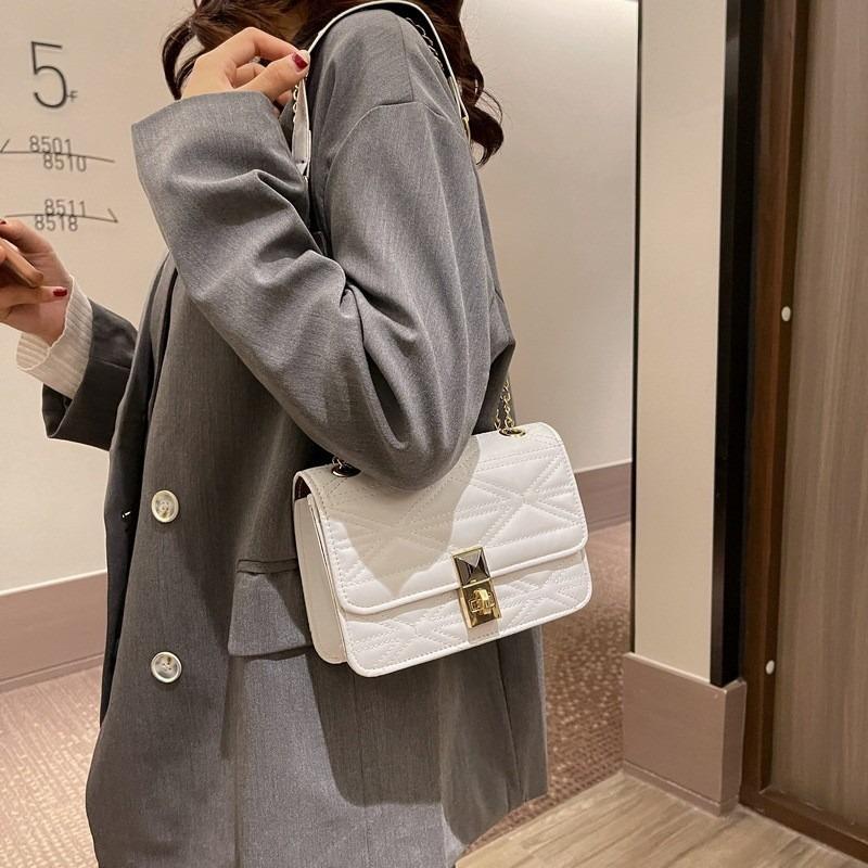 Popular Textured Women's Bags Versatile New Trendy Single Shoulder Crossbody Small Square Bag Chain Fashionable Diamond Underarm Bag
