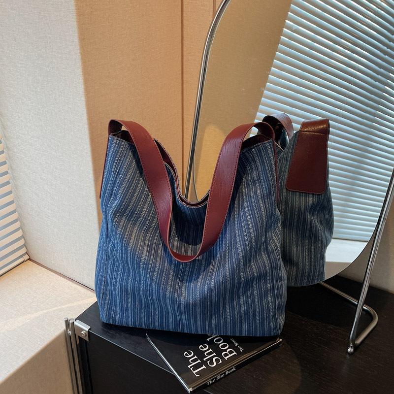 

Новая модная джинсовая полосатая сумка-тоут через плечо подмышку большой вместимости, модная, литературная, в ленивом стиле, женская сумка темно-синий