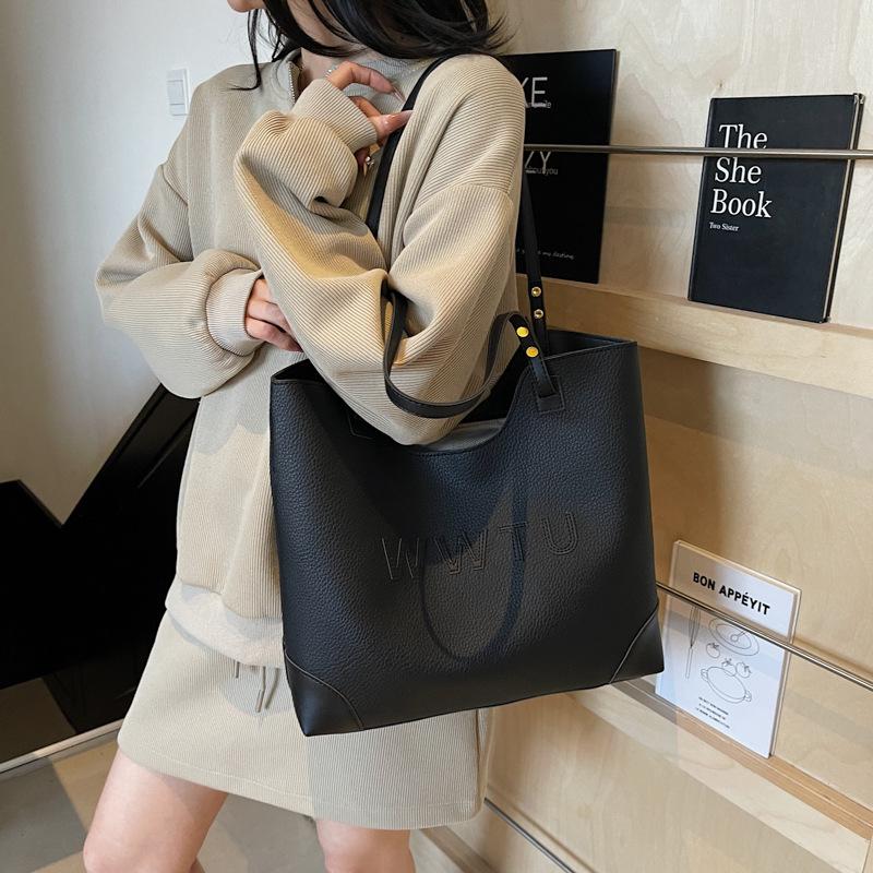 Fashion Large-capacity Tote Bag Women's New Casual Versatile Fashion Commuter Shoulder Armpit Bag