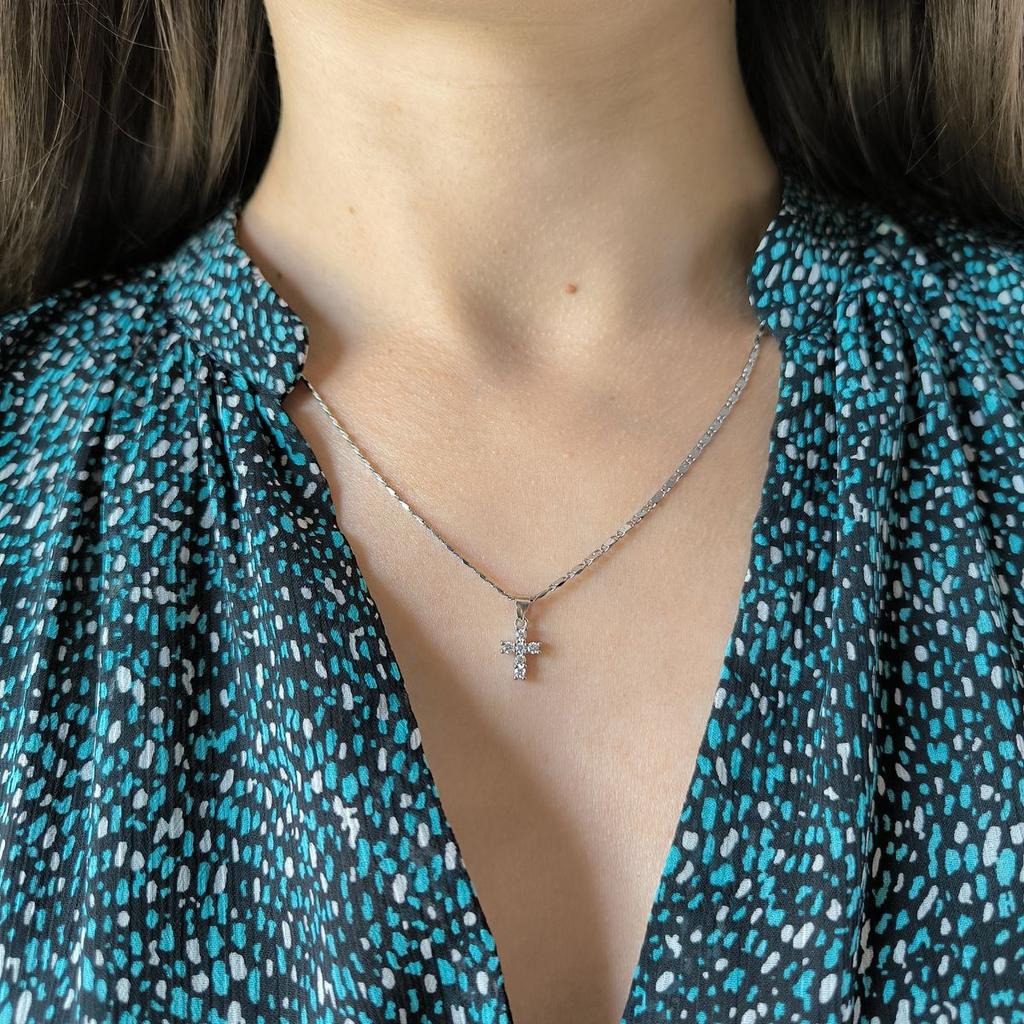 Серебряный крестик с фианитами (2192978)