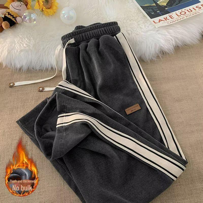 Men's Fleece-Lined Wide-Leg Pants: Trendy, Loose, Straight-Fit Casual Sportswear for Teens and Boys - Autumn/Winter Collection.