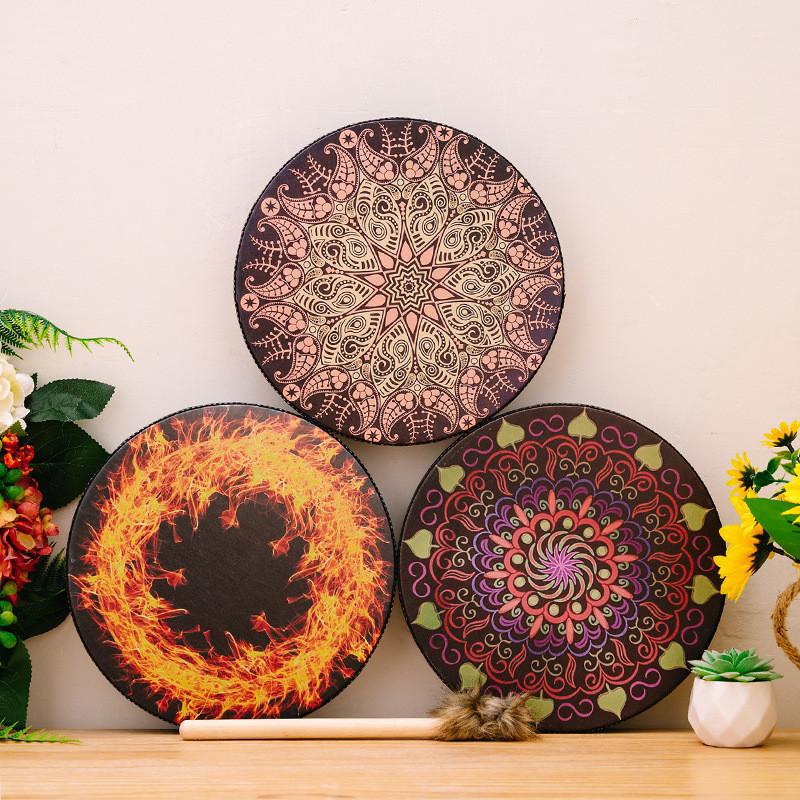 Bunte böhmische Festivaltrommel dekoratives Percussionsinstrument mit Schlägeln für lebhafte Feiern