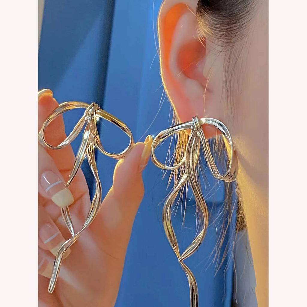 Fashionable Bow Shaped Ear Pendant Vintage Bowknot Earrings Simple Line Charm Dangle Eardrop Metal Jewelry for Women