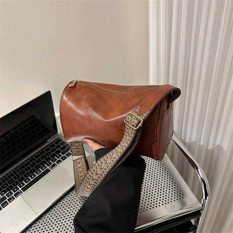 Women's Faux Leather Vintage Small Square Bag Fashionable Wide Strap Shoulder Crossbody Bag with Zipper Pocket