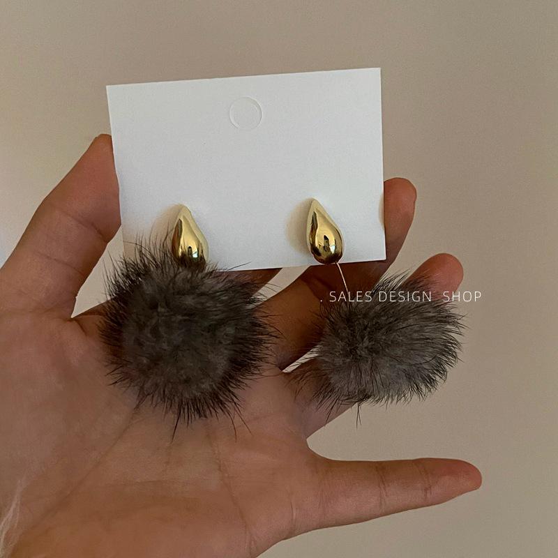 High-End Korean Fluffy Pompon Silver Stud Earrings - Autumn/Winter Niche Design