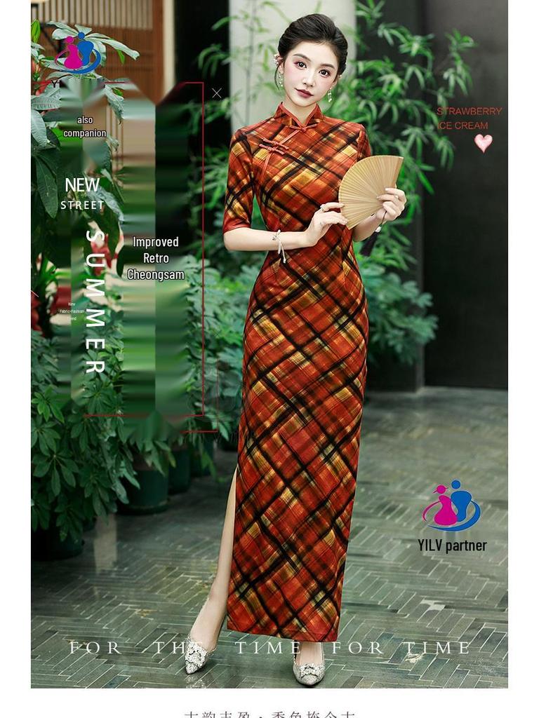 2025 Retro Plaid Chinese Cheongsam: Stylish Slimming Design for Daily Wear & Performances