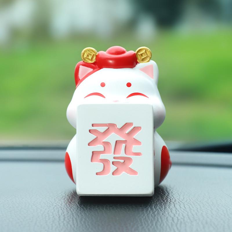

Cat Comes Car Ornament Resin Creative Vehicle Interior Decoration Accessory білий