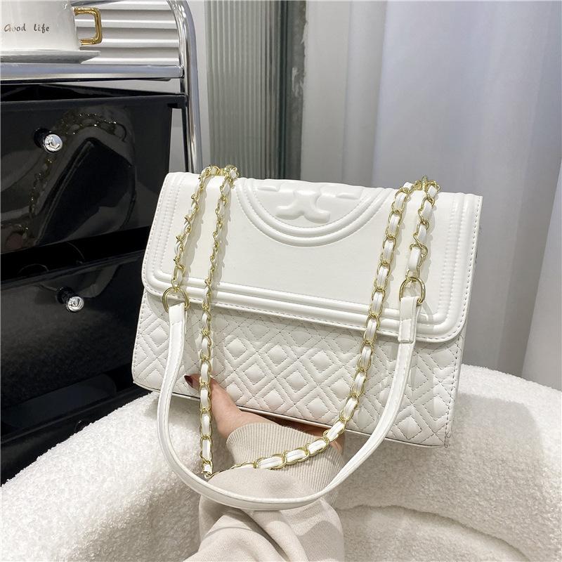

New Women s Bag European Fashion Embossed Chain Small Square Bag