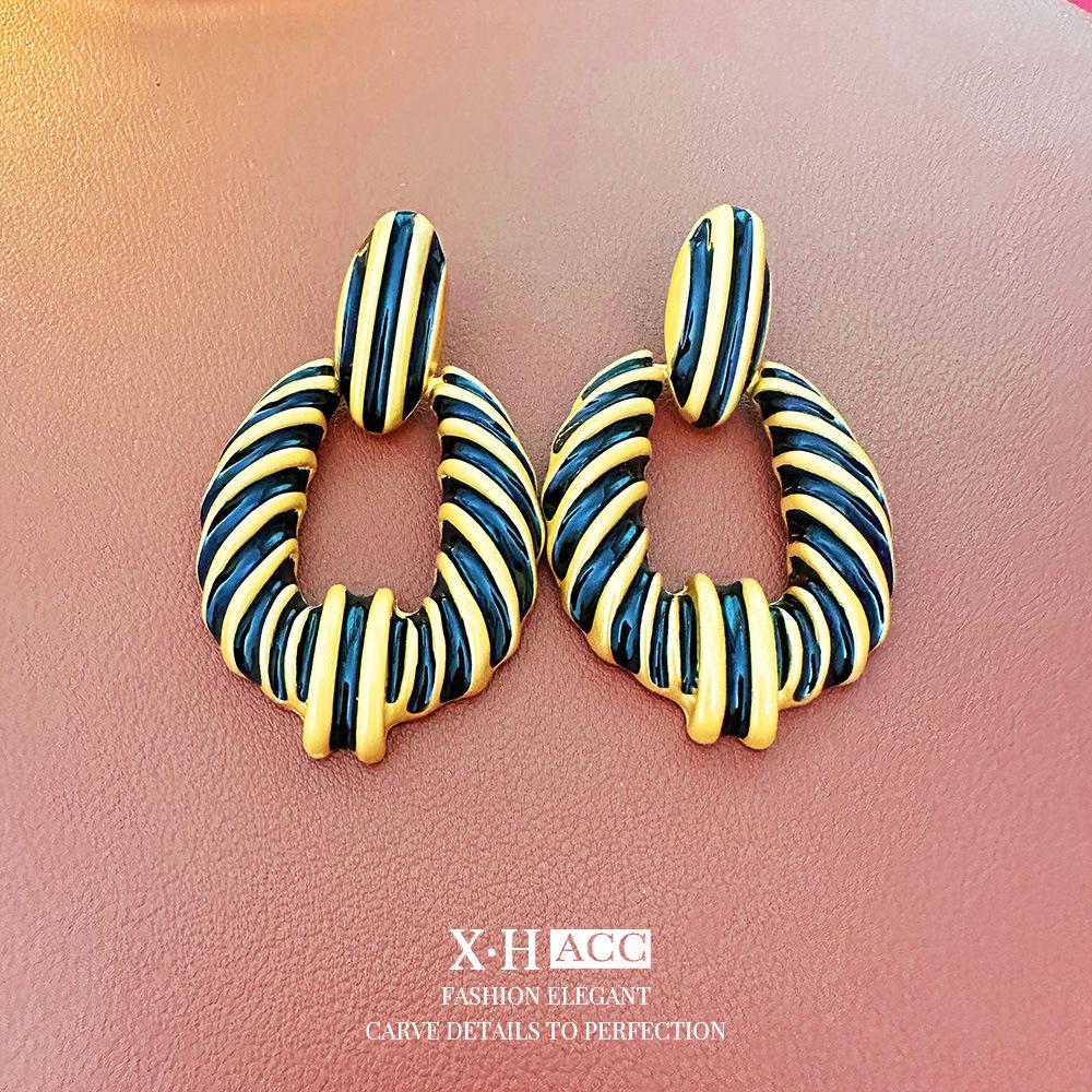 Vintage Bow Earrings: Timeless, High-End Retro Fashion Accessory
