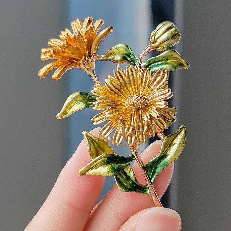 Fashion Inlaid Rhinestone Enamel Daisy Little Bee Brooches for Women Simple Elegant Animal Brooch Pins Jewelry Gifts