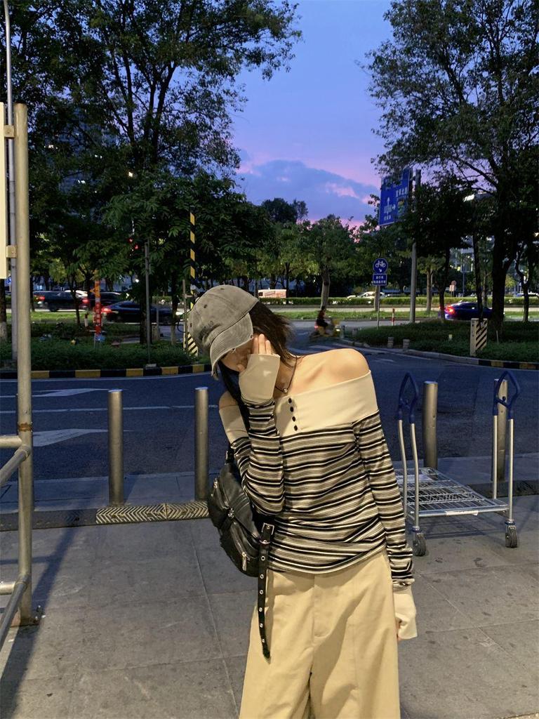 Retro Striped One-Shoulder Patchwork Slim Fit Long Sleeve Women's Top for Autumn 2025