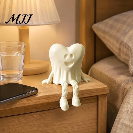 Desktop Halloween Decorations 3D Printed Heart-Shaped Ghost Figurine with Movable Joints, Sitting Dangling Leg Gifts for Couples Statue, Matte