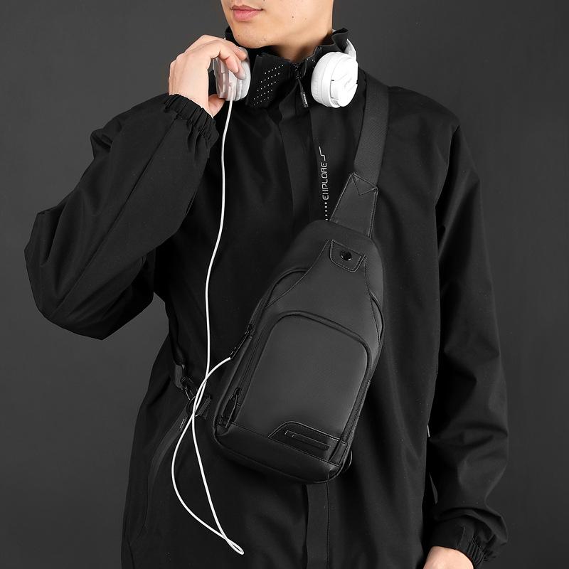 Men's popular breast bag, leather film, sports shoulder bag, student messenger bag, casual going out, mobile phone bag, shoulder bag.
