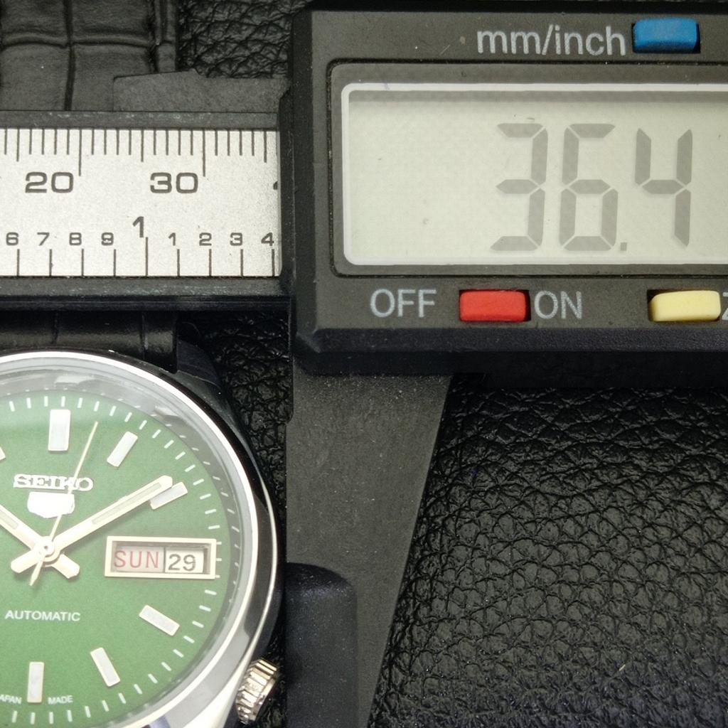 JAPAN VINTAGE SEIKO 5 AUTOMATIC REFURBISHED MENS GREEN DIAL WATCH a440574-4 Sk-a440574