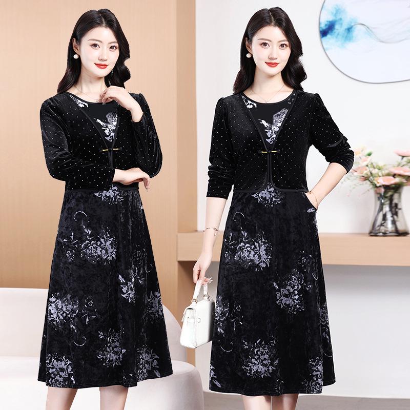 

Платье из золотого бархата с длинным рукавом 2025: Элегантный весенне-осенний стиль для женщин среднего и пожилого возраста, дизайн «два в одном» XL (suggested 85-105 jin) чёрный