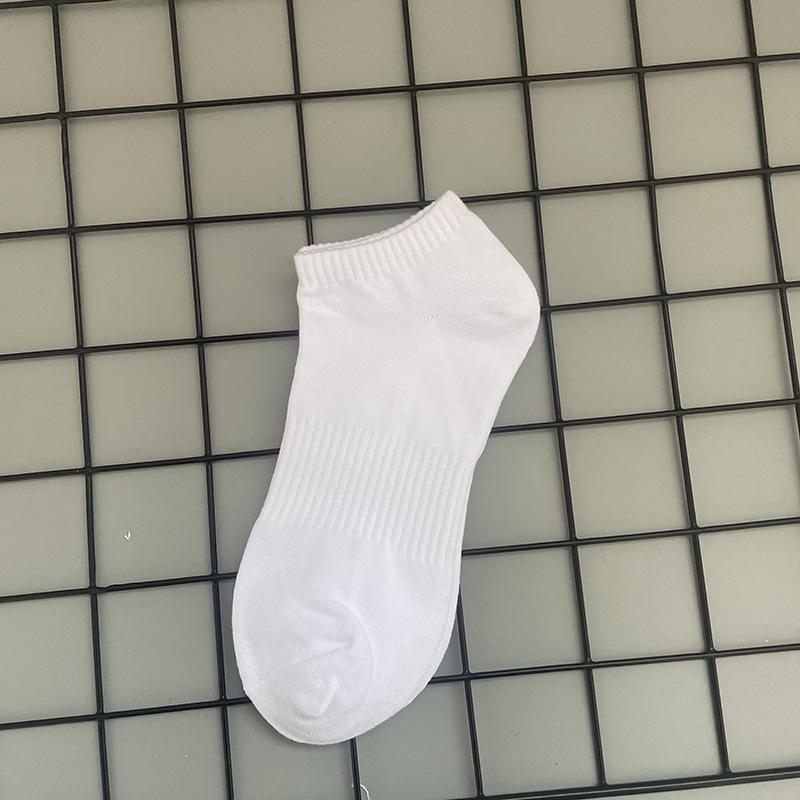 

Men s Solid Color Mid-Calf Socks - Autumn/Winter Hong Kong Style, Trendy Black Cotton Sports Socks for All Seasons.
