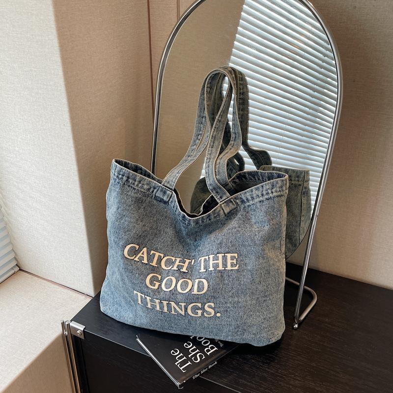Denim bag women's large-capacity new summer versatile shoulder college student class commuting tote bag