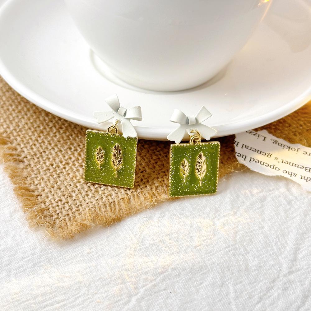 High-Grade Green Floral Pearl Earrings - Silver Needle Lily of the Valley and Tulip Design