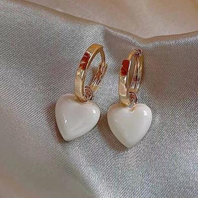 A High-end Pair of Heart-shaped/square Drip Oil Earrings with A Minimalist Style, Featuring Simple Ear Loops and Earrings