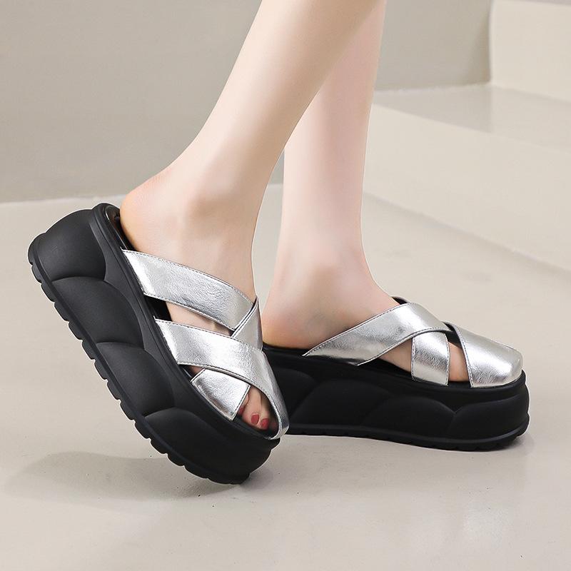 

One-word drag woven baotou half slippers women s 2025 new summer outer wear hollow Roman sandals thick-soled pig cage shoes 39 срібний