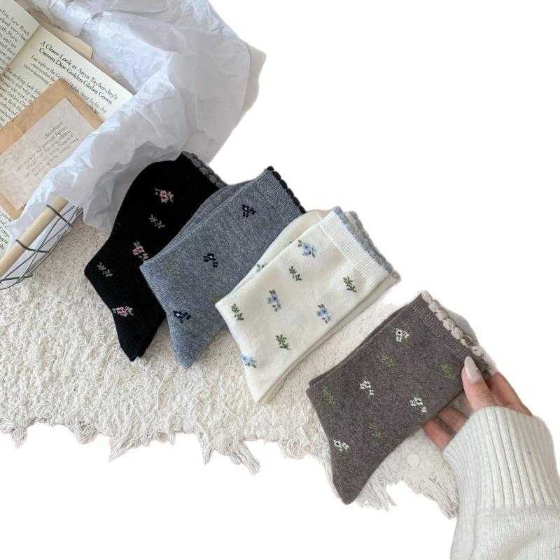 Ladies Autumn Lovely Small Flower Non Bone Anti Pilling In The Tube Pile Socks