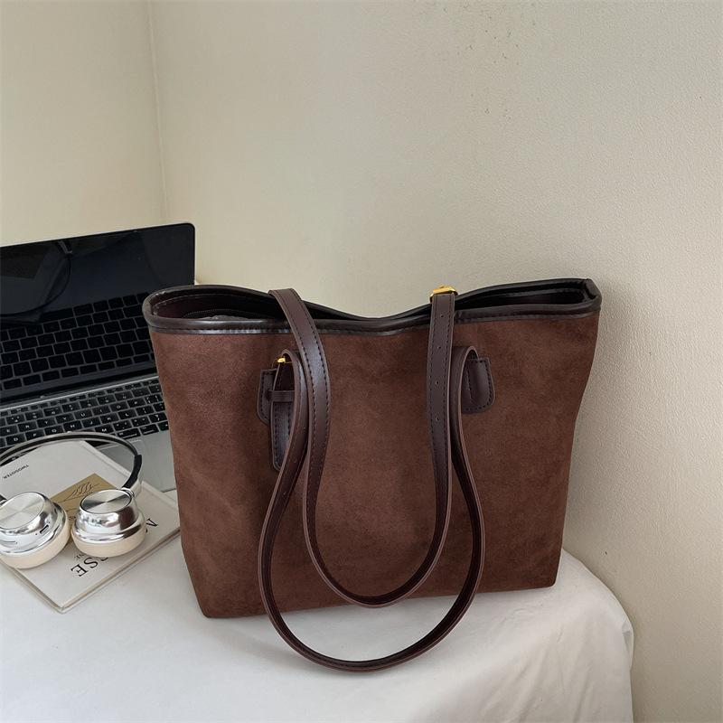 

Retro large-capacity bag women s autumn and winter new fashion tote bag high-end large-capacity commuter bag