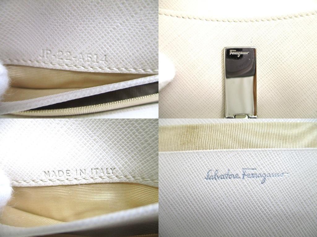 Autentisk Salvatore Ferragamo Gancini lysbeige skinn sølvfarget H/W bifold-lommebok #a701 pusset opp