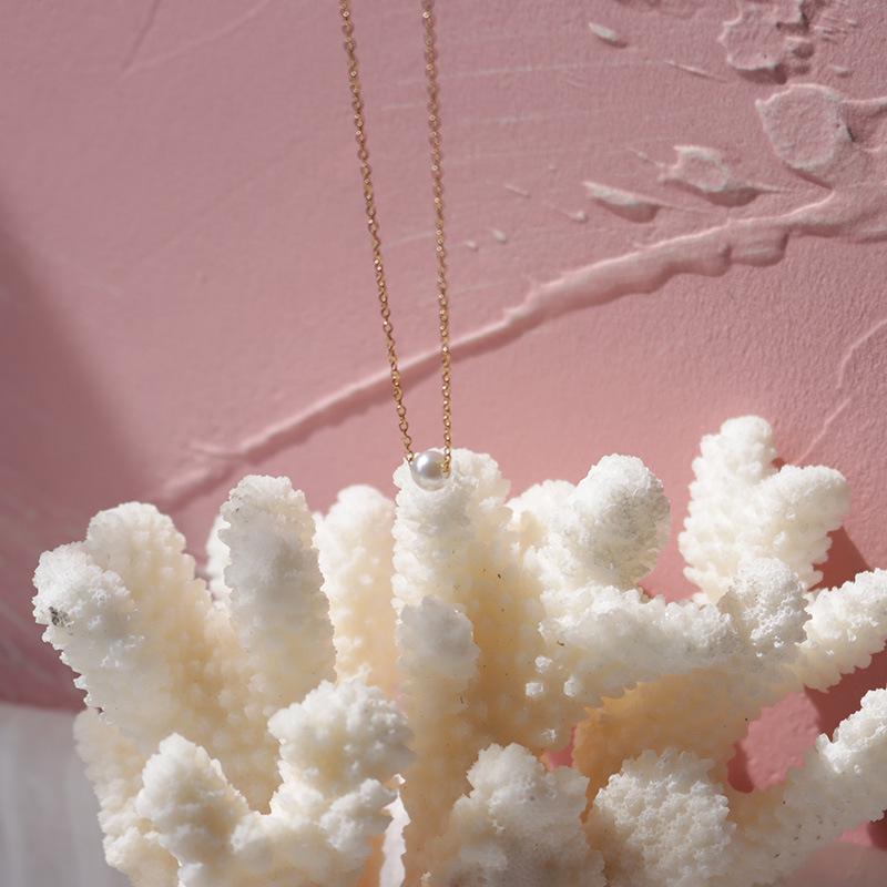 European & American Pearl Pendant Gold Necklace: Women's Simple Luck Beads Stainless Steel Clavicle Chain