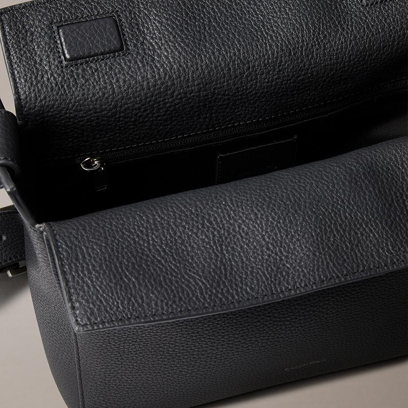 New CALVIN KLEIN SS25 Cow Leather Crossbody Bags Men's Space Black 4D3029G-UB1