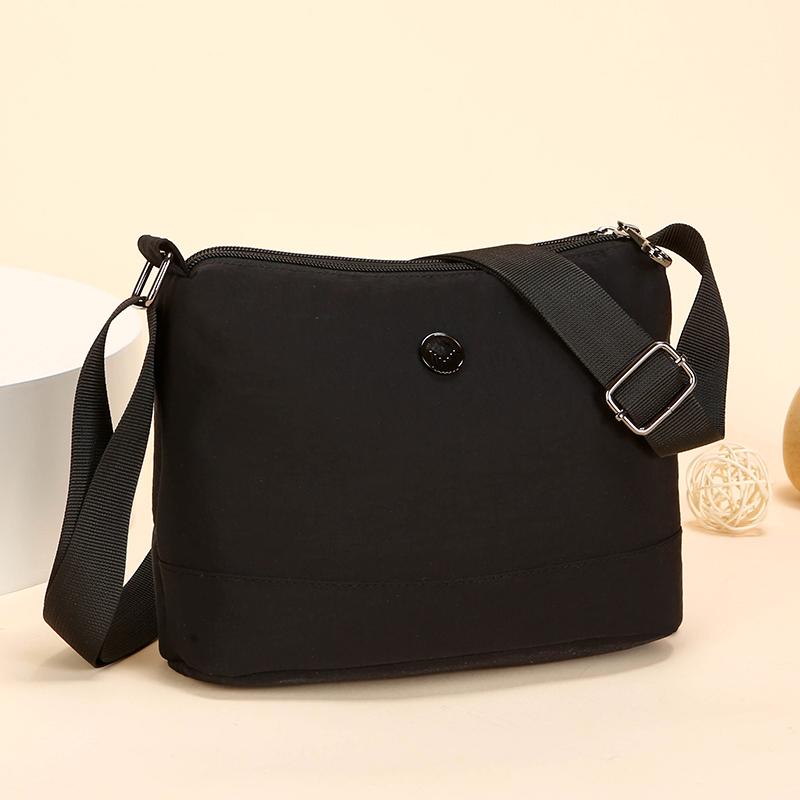Women's Lightweight Large Capacity Shoulder Bag Commuter Crossbody Bag Middle-Aged Mother Bag