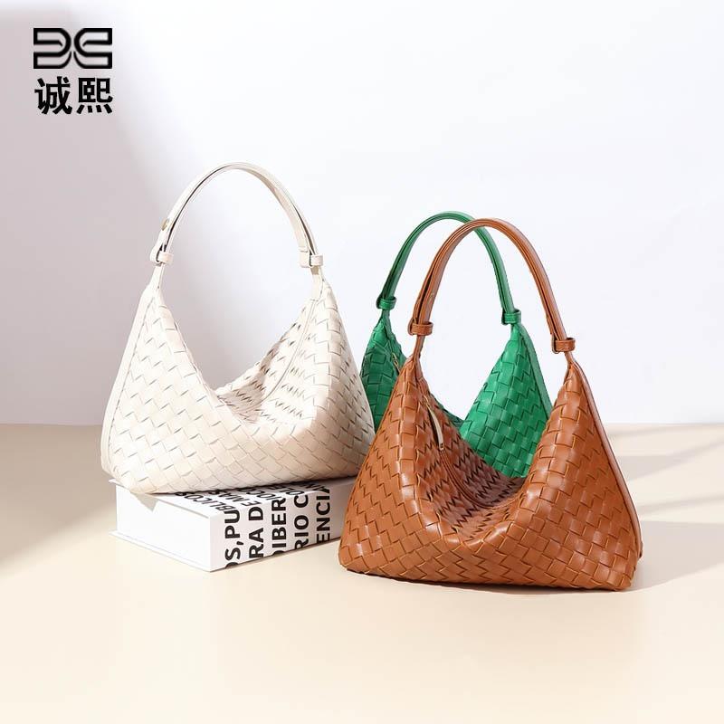 Trendy and versatile hand-woven bags, fashionable and simple lunch boxes, handbags, high-end niche single shoulder armpit bags