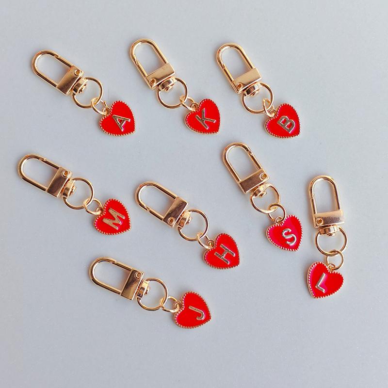 1PC Lobster Buckle Gift Metal Party 26 English Letters Keychain Marker Heart Shaped Red Love Keychain Design DIY Creativity