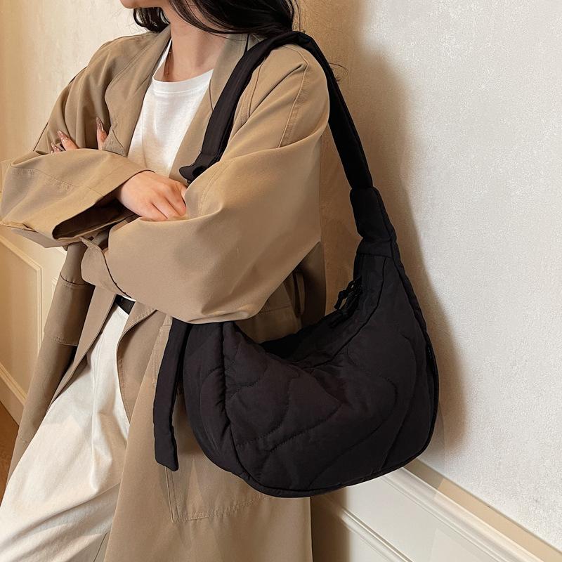 Rhombus quilted messenger bag women's large capacity quilted cotton embroidered thread college student fashion commuter shoulder dumpling bag