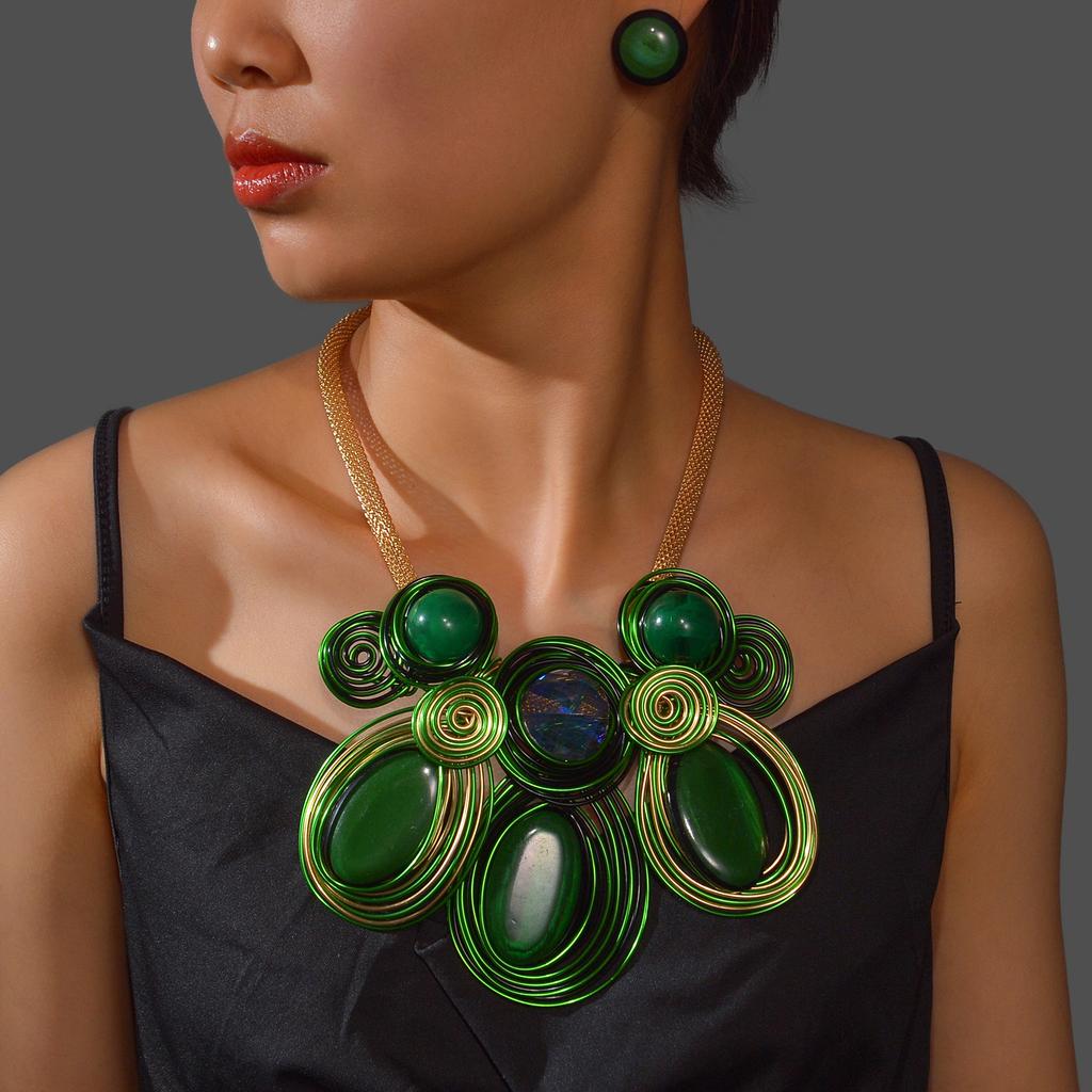 New Fashion Jewelry Set for Women Personality Exaggeration Handmade Aluminum Wire Woven Crystal Bead Necklace and Earrings