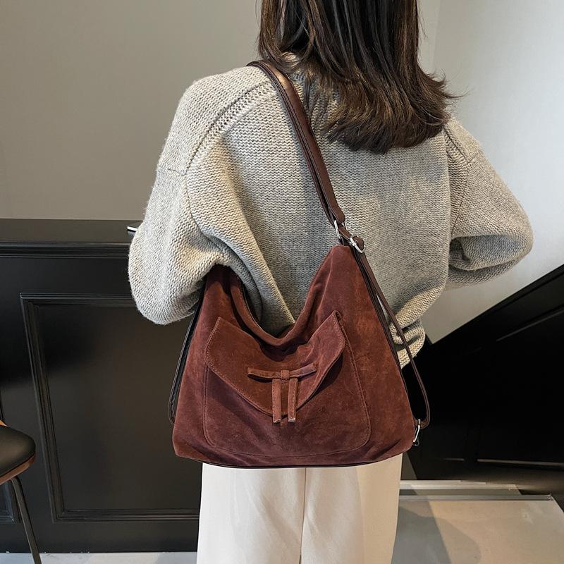 

Вместительная сумка-тоут женская 2025 новая модная универсальная сумка через плечо простая повседневная текстурная сумка через плечо 32*10*28 темно-коричневого