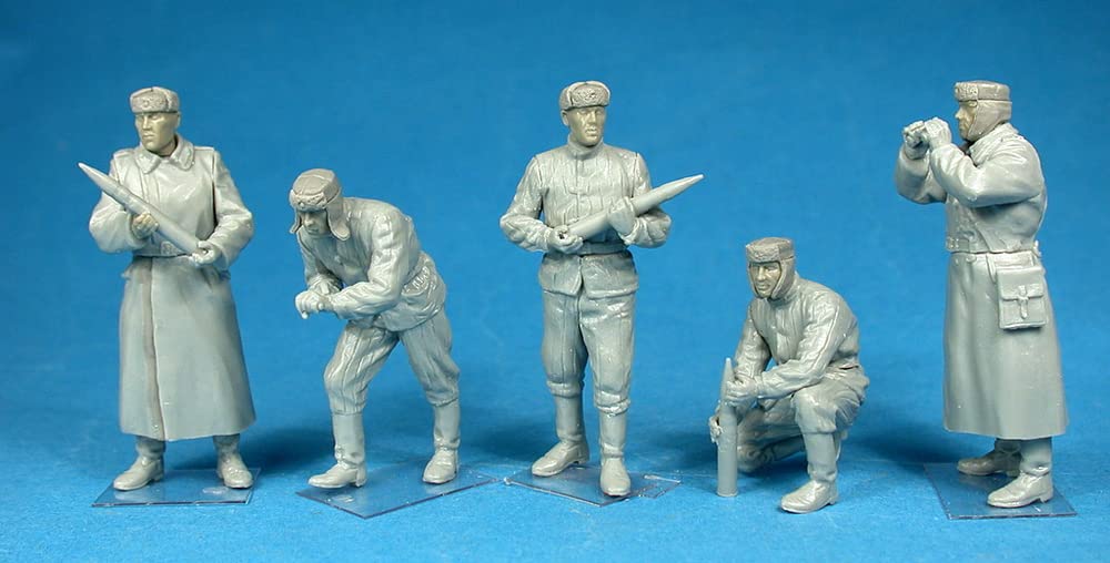 MiniArt Soviet Heavy Artillery Plastic Model Kit 1/35 Crew, 5-piece