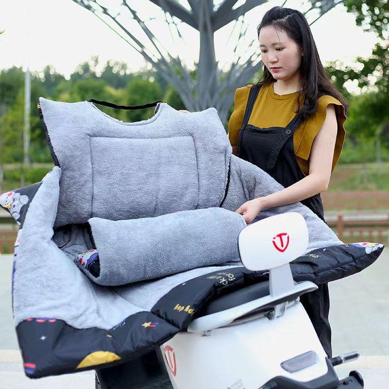 Extra Large Electric Vehicle Windshield & Motorcycle Knee Pads - Fleece Lined, Waterproof, Windproof & Battery Heated